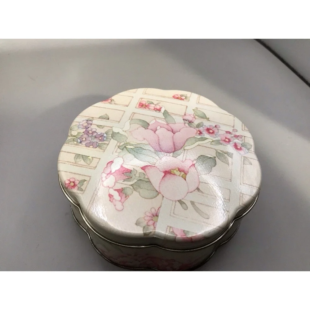 Avon Tender Blossoms Beauty‎ Dust Container Floral Tin Pink Makeup
